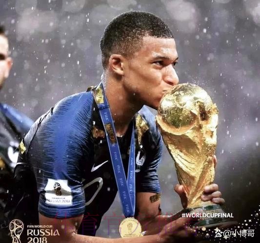 马卡:姆巴佩将作为皇马球员亮相 很可能在6月6日 马卡:姆巴佩将作为皇马球员亮相 很可能在6月6日